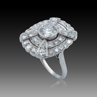 Bague entourage vers 1925 en platine avec 2,20 Cts Ct de Diamants. Taille 55