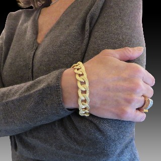 Bracelet vers 1990 en Or jaune 18k massif  . Poids : 60.0 Grs. 19.5 cm