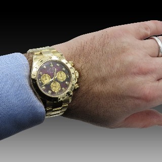 Montre Rolex Daytona Or jaune 18k de 2014. Ref: 116528. cadran nacre et diamants. Full set