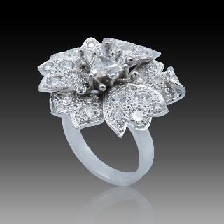 Bague "Fleur" en or gris 18k avec Diamants .Taille 54