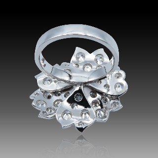 Bague "Fleur" en or gris 18k avec Diamants .Taille 54