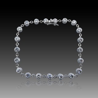 Bracelet ligne en or gris 18 Cts avec 21 diamants G/VS  Total : 2.8 Cts