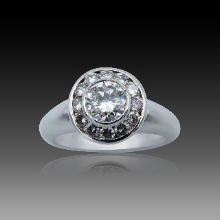 Bague entourageen or gris 18k avec 1,20 Cts Ct de Diamants. Taille 51