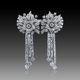 Boucles d'oreilles Or 18k et Platine vers 1960 avec 10.0 Carats de Diamants.