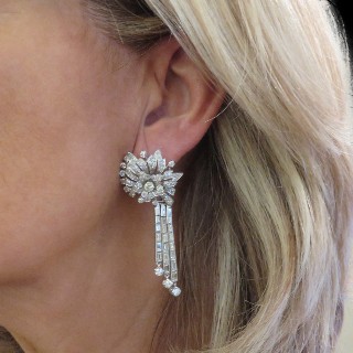 Boucles d'oreilles Or 18k et Platine vers 1960 avec 10.0 Carats de Diamants.