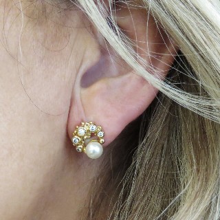 Boucles d'oreilles en or 18k massif  avec Diamants brillants.