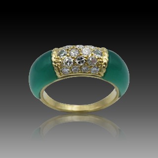 Bague Van Cleef & Arpels Philippine en or jaune 18k, Diamants et Chrysoprase. Taille 50