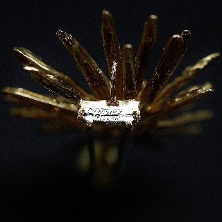 Broche "Mellerio" Or 18k massif avec Saphir Ceylan vers 1965.