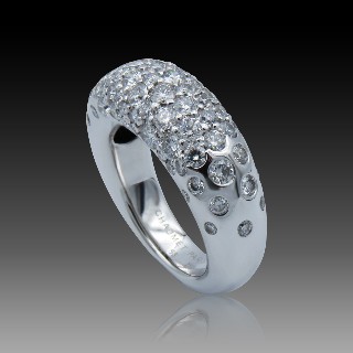 Bague Chaumet "Grains de Caviar" or gris 18k diamants 1,80 Cts. taille 53.