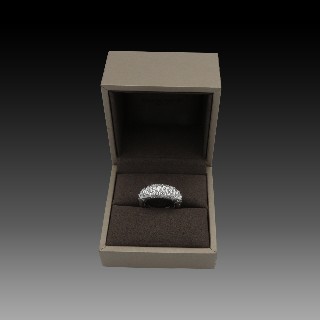 Bague Chaumet "Grains de Caviar" or gris 18k diamants 1,80 Cts. taille 53.