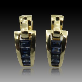 Boucles d'oreilles Guy Laroche Or jaune 18k et Saphirs Calibrés Boucles d'oreilles Guy Laroche Or jaune 18k et Saphirs Calibrés