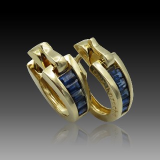 Boucles d'oreilles Guy Laroche Or jaune 18k et Saphirs Calibrés Boucles d'oreilles Guy Laroche Or jaune 18k et Saphirs Calibrés