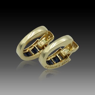 Boucles d'oreilles Guy Laroche Or jaune 18k et Saphirs Calibrés Boucles d'oreilles Guy Laroche Or jaune 18k et Saphirs Calibrés
