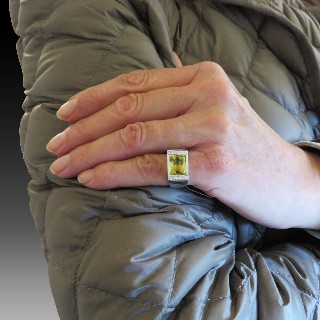 Bague Poiray "Arche" en Or gris 18k avec Citrine verte et diamants . Taille 51.