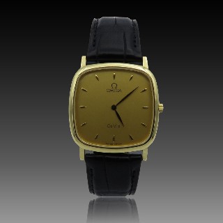 Montre Omega de Ville Extraplate Carrée vers 1990 Or jaune 18K Quartz. 