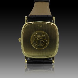 Montre Omega de Ville Extraplate Carrée vers 1990 Or jaune 18K Quartz. 