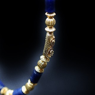 Collier Lalaounis Or 18k et Sodalites .Poids : 37.90 gr. Boite et Papiers