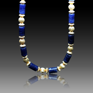 Collier Lalaounis Or 18k et Sodalites  Poids : 37.90 gr. Boite et Papiers