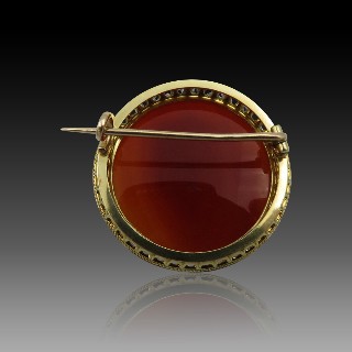 Broche vers 1890 en or 18K avec camée Agate et rose de diamants . Broche vers 1890 en or 18K avec camée Agate et rose de diamants .