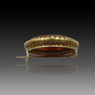 Broche vers 1890 en or 18K avec camée Agate et rose de diamants . Broche vers 1890 en or 18K avec camée Agate et rose de diamants .