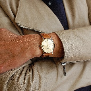 Montre Jaeger Vintage Ronde en Or jaune 18k Quartz Vers 1990 Montre Jaeger Vintage Ronde en Or jaune 18k Quartz Vers 1990