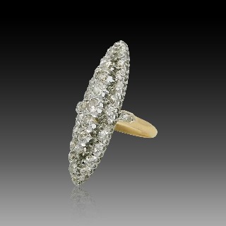 Grande Bague "Marquise" or jaune, platine et diamants total : 2 cts , vers 1910