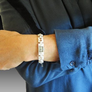 Montre dame Art Déco en platine avec 2,50 Cts de diamants . Montre dame Art Déco en platine avec 2,50 Cts de diamants .