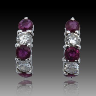 Boucles d'oreilles en Or gris 18k avec Rubis et Diamants brillants