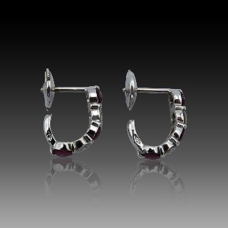 Boucles d'oreilles en Or gris 18k avec Rubis et Diamants brillants Boucles d'oreilles en Or gris 18k avec Rubis et Diamants brillants