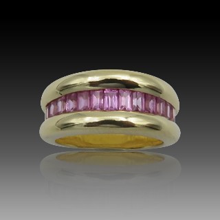 Bague Poiray "Cascade" Or jaune 18k avec Saphirs roses calibrés . Taille 49-50 . Bague Poiray "Cascade" Or jaune 18k avec Saphirs roses calibrés . Taille 49-50 .