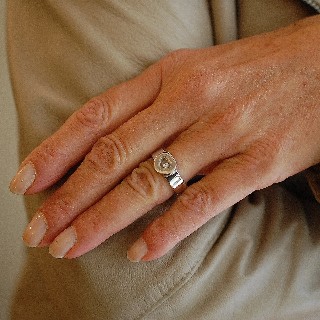 Bague Chopard Happy Diamonds Or Gris 18k Diamants. Taille 53 Bague Chopard Happy Diamonds Or Gris 18k Diamants. Taille 53