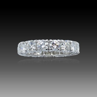 Alliance or gris 18k avec 4,25 Cts de Diamants Brillants G-VS. Taille 56.