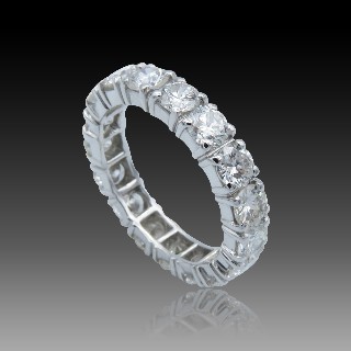 Alliance or gris 18k avec 4,25 Cts de Diamants Brillants G-VS. Taille 56.