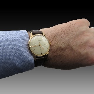 Montre Jaeger LeCoultre Vintage Ronde 33 mm Or rose 18k mécanique Vers 1960.