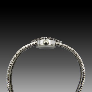 Montre Dame Auris en Or gris 18k 1970 avec diamants brillants. Mécanique