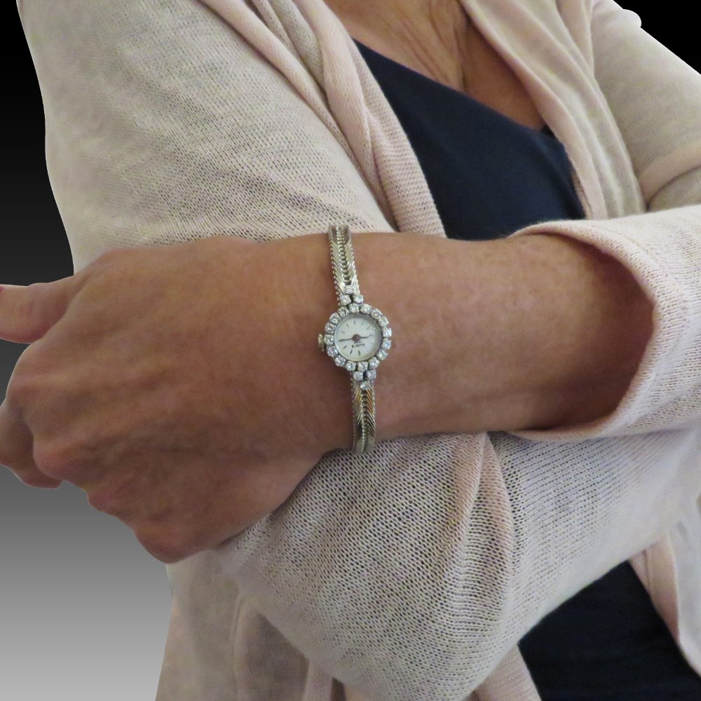 Montre DEL Vintage Rouge Années 70 Pour Femme - Bracelet Doré (nécessite Nouvelle Pile)