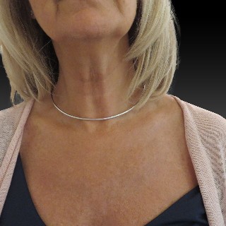 Collier Stern Maille Omega or gris 18 cts massif. Poids :16,60 grs . 42cm