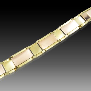 Bracelet Tank vers 1940 en or 18 carats 2 tons. Poids : 50,40 Grs . 19 cm