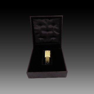 Montre Boucheron "Reflet" homme grand modèle à quartz en or jaune 18k . Montre Boucheron "Reflet" homme grand modèle à quartz en or jaune 18k .