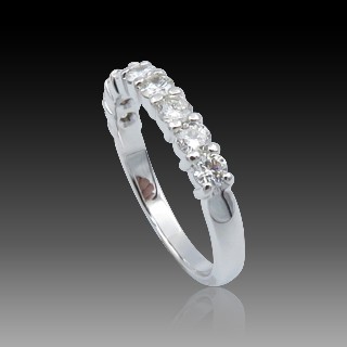 Demi Alliance or gris 18k avec 0,65 Cts de Diamants Brillants . Taille 53.