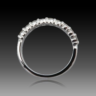 Demi Alliance or gris 18k avec 0,65 Cts de Diamants Brillants . Taille 53.