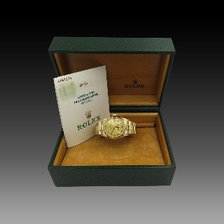 Montre Rolex Oyster Datejust Médium Or 18k Massif de 2010 et diamants. Cadran jaune. Ref : 68238 . Montre Rolex Oyster Datejust Médium Or 18k Massif de 2010 et diamants. Cadran jaune. Ref : 68238 .