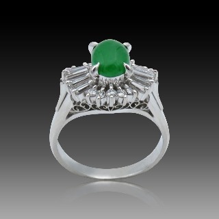 Bague platine vers 1970 avec jade et diamants .taille 54