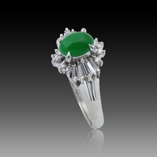 Bague platine vers 1970 avec jade et diamants .taille 54