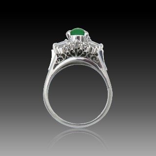 Bague platine vers 1970 avec jade et diamants .taille 54