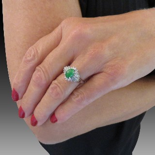 Bague platine vers 1970 avec jade et diamants .taille 54