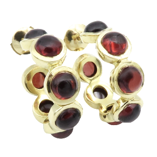 Boucles d'oreilles or jaune 18k massif avec grenats cabochons . Boucles d'oreilles or jaune 18k massif avec grenats cabochons .