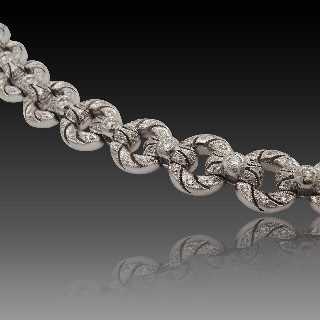 Bracelet articulé en or gris 18 Cts avec 221 diamants .total : 2.2 cts