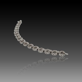 Bracelet articulé en or gris 18 Cts avec 221 diamants .total : 2.2 cts