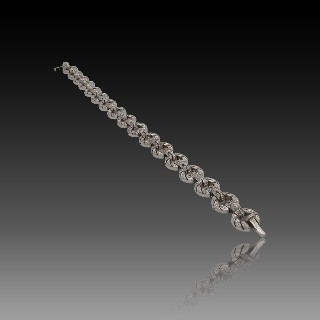 Bracelet articulé en or gris 18 Cts avec 221 diamants .total : 2.2 cts